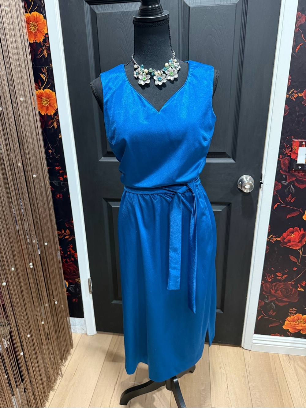 Vtg 70’s Solo San Francisco V-Neck Blue Sleeveless Midi Dress with Waist Tie